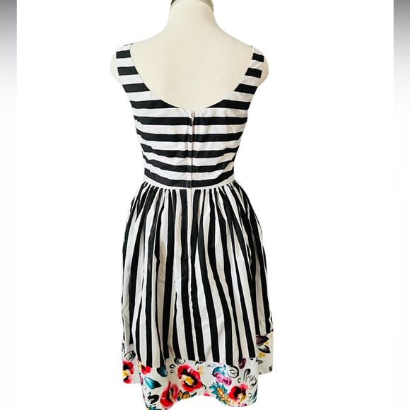 MODCLOTH "Miss Mix it" Cute Floral Stripped Dress Black and White Size Medium - Picture 8 of 8